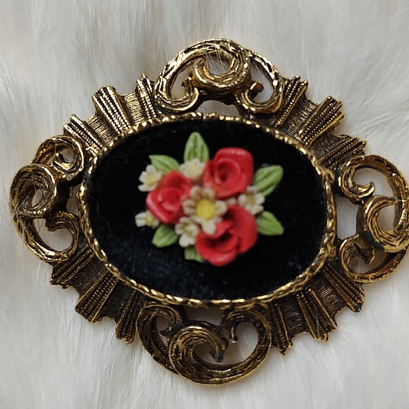 Vintage Floral Cameo - Picture 3 of 7